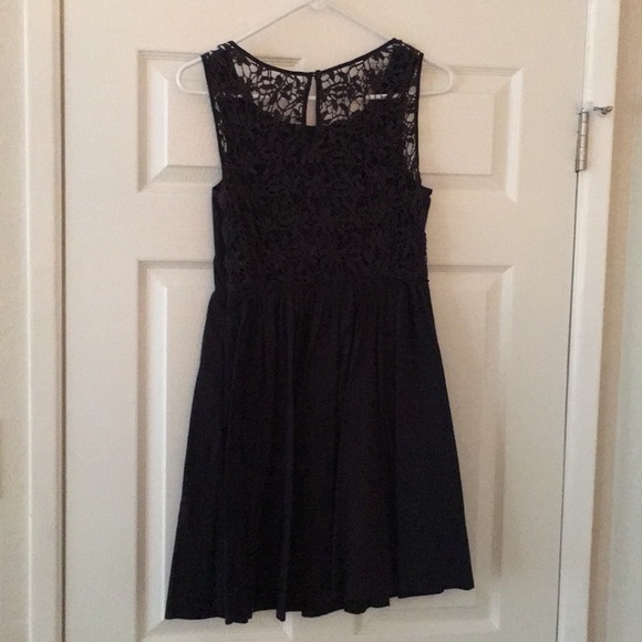 Anthropologie a line dress with lace back detail - Picture 2 of 3
